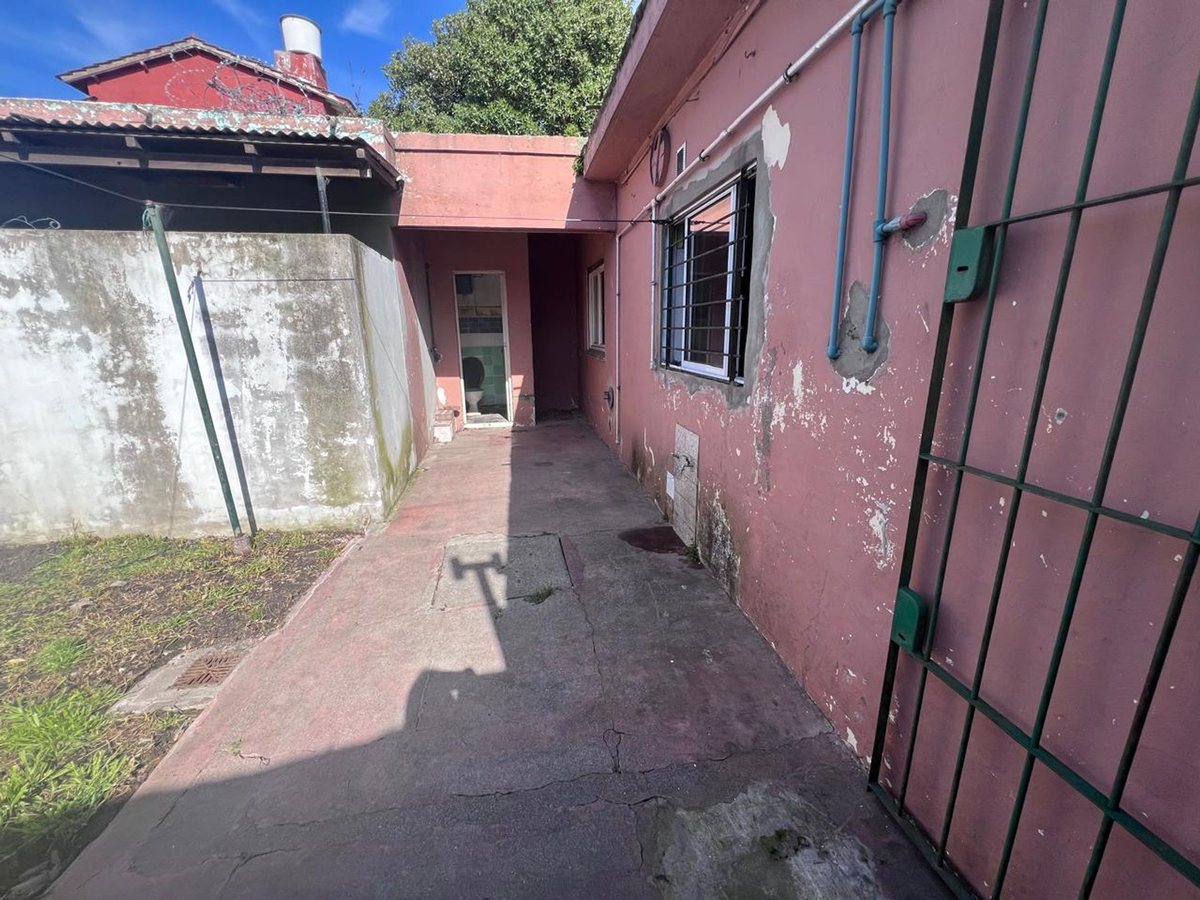 VENTA CASA 3 AMB. MAS DEP. 2 AMB CON 2 COCHERAS