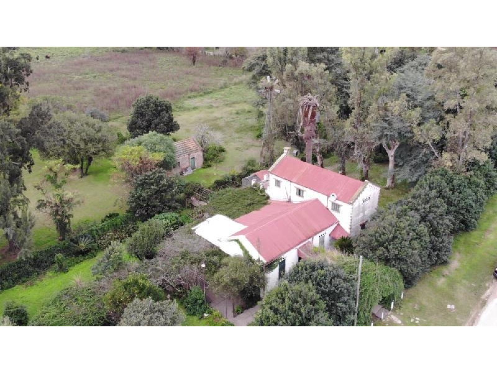 Casa Quinta En Barrio Hípico, Casa De Estilo Con 6 Has De Terreno