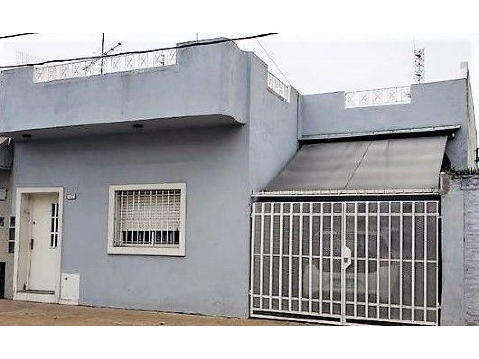 Casa en venta de 4 ambientes con Cochera