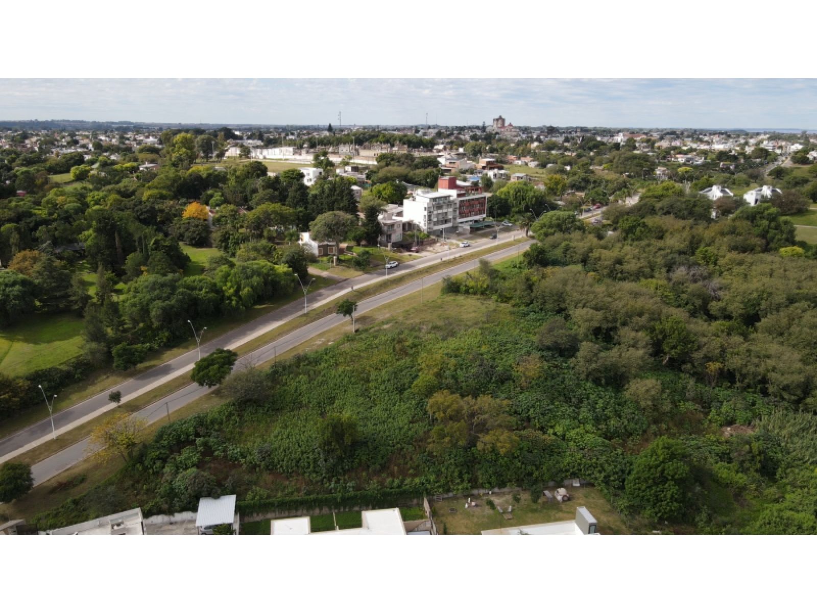 Terreno UNICO - gran lote sobre Bv Rivadavia, vista asegurada al rio