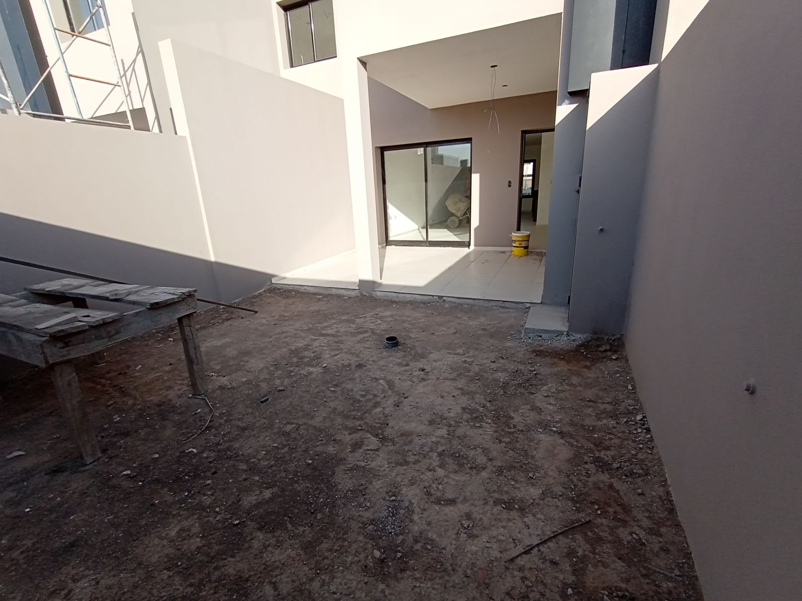 Duplex de 3 dormitorios y 3 baños en Colinas de Manantiales excelente para Inversion