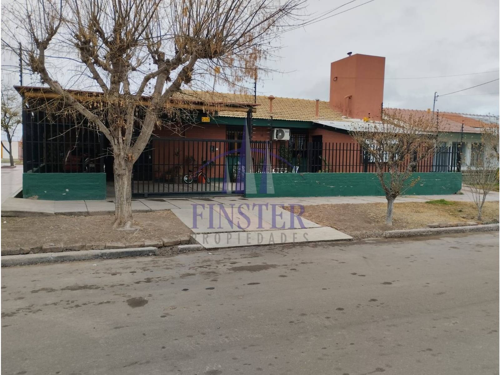 Finster Vende Casa esquina, B° Peñaflor, Maipu Mendoza Argentina