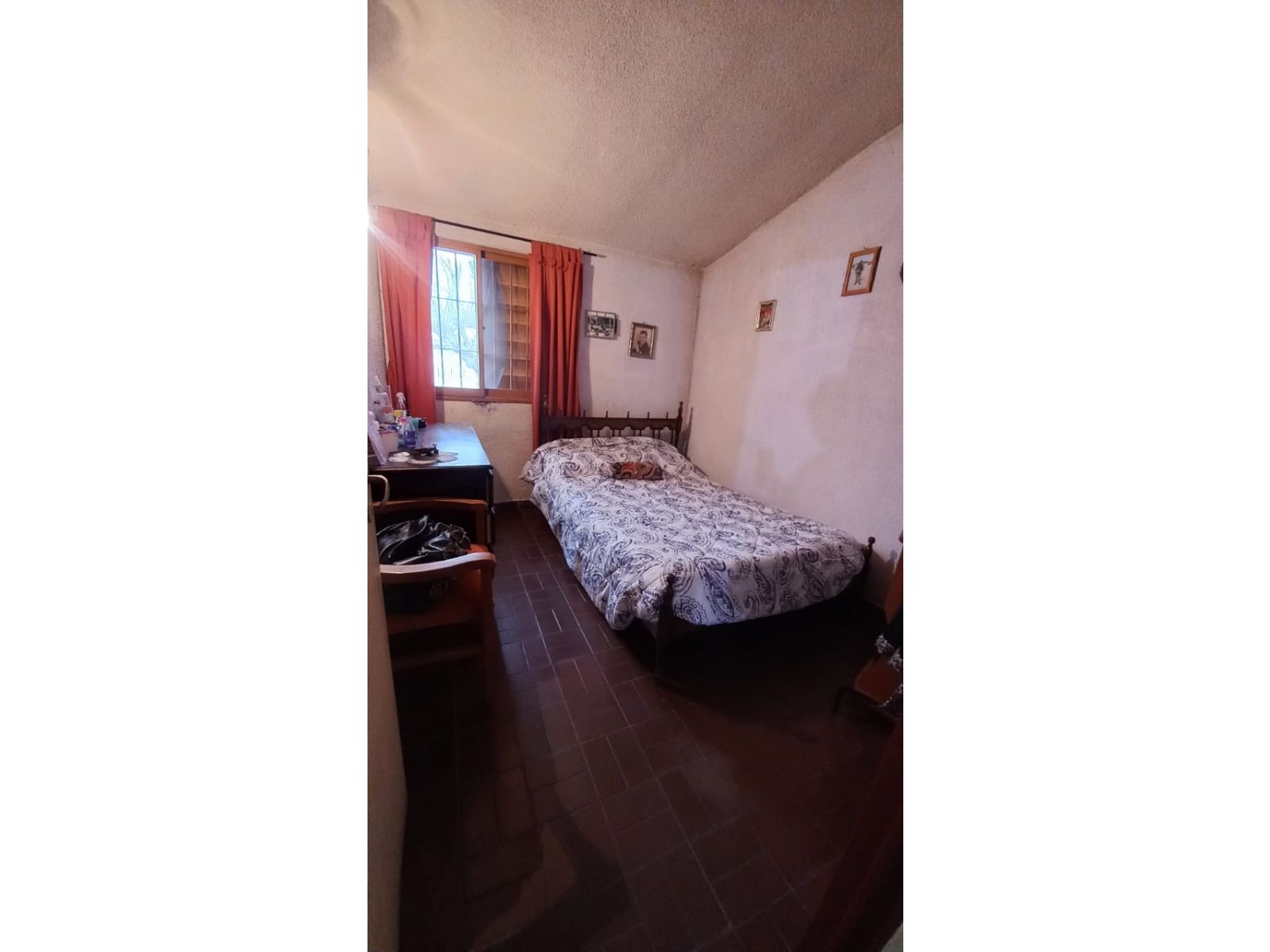 CASA EN VENTA - B° POLICIAL - en esquina