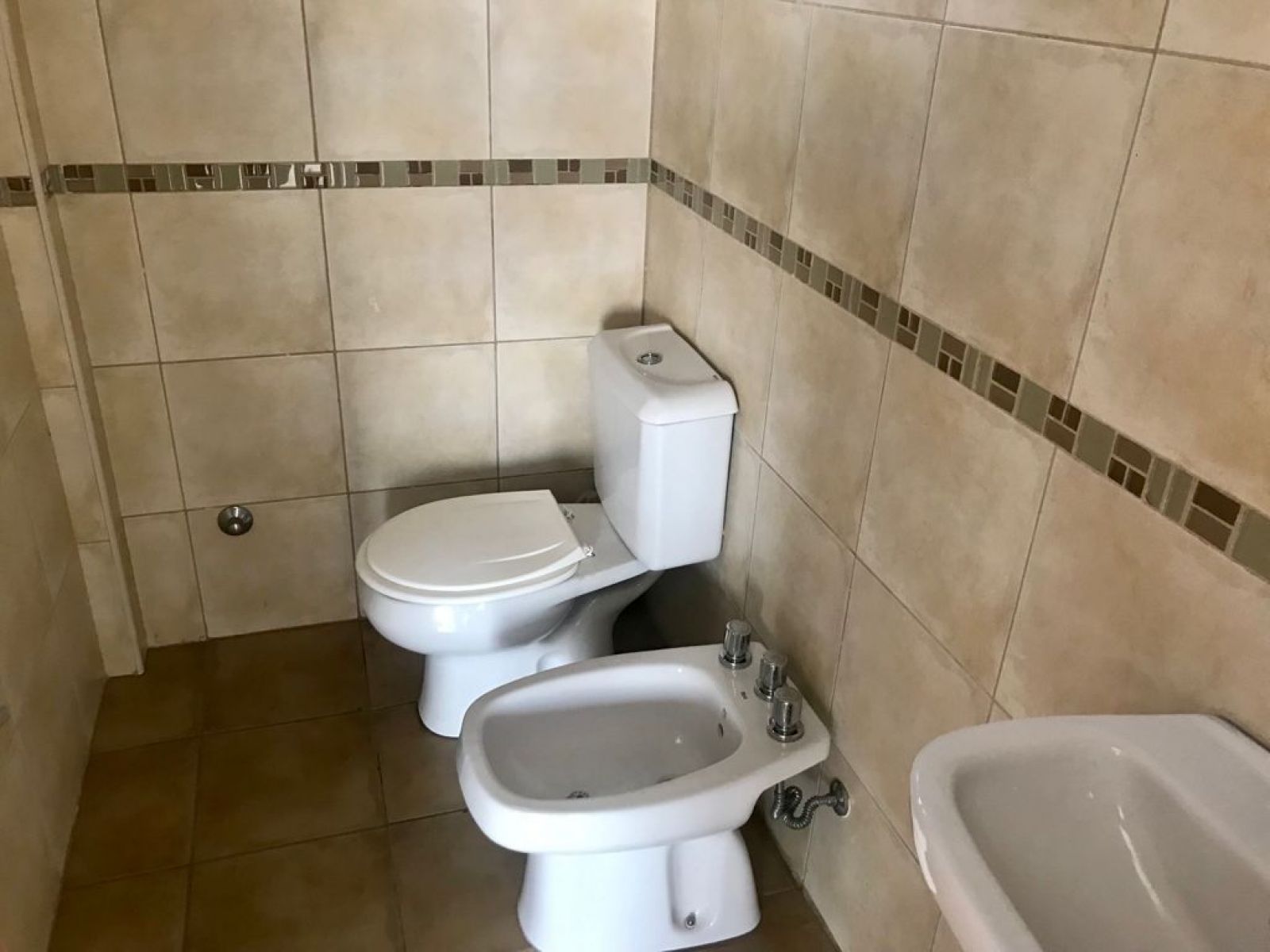 Piso exclusivo de dos dormitorios, dos baños y cochera