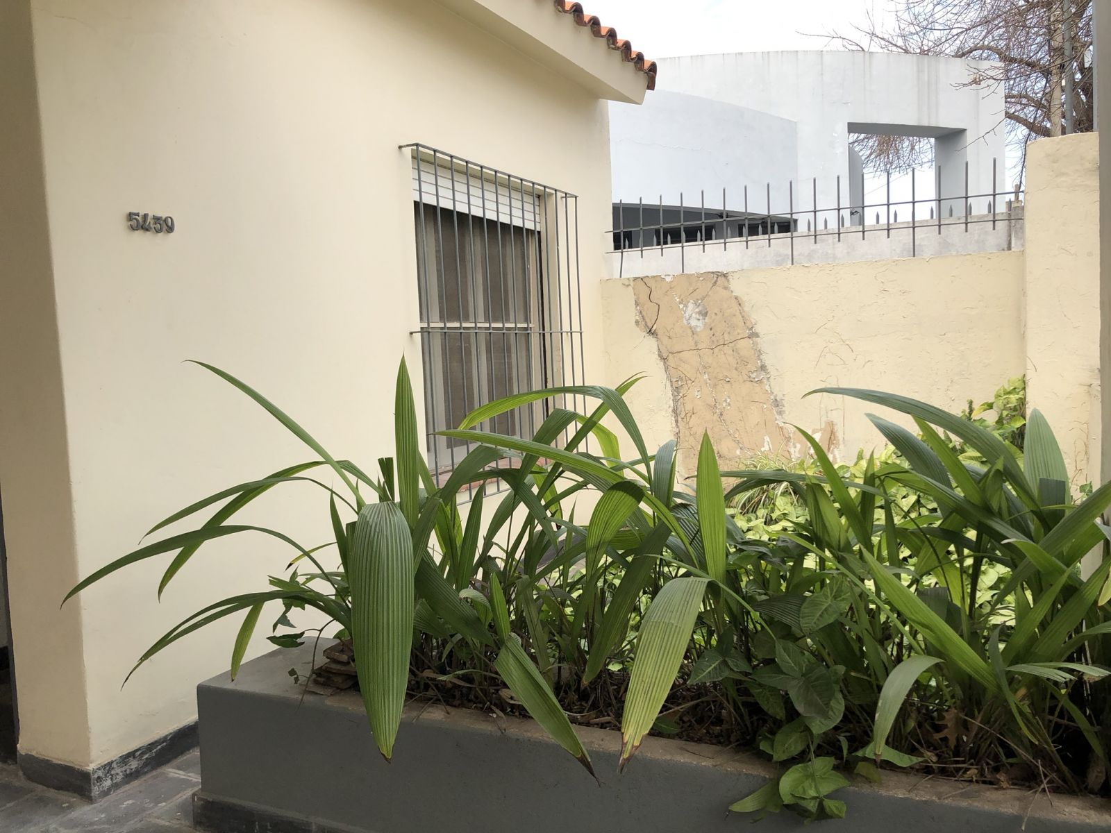 VENTA CASA DE 3 DORMITORIOS CON PATIO Y COCHERA ZONA SUR DE ROSARIO