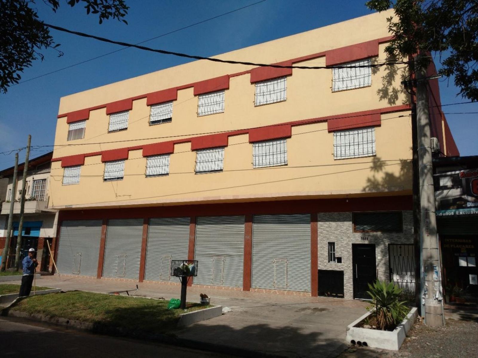 Departamento De 2 Ambientes Con Patio - Isidro Casanova