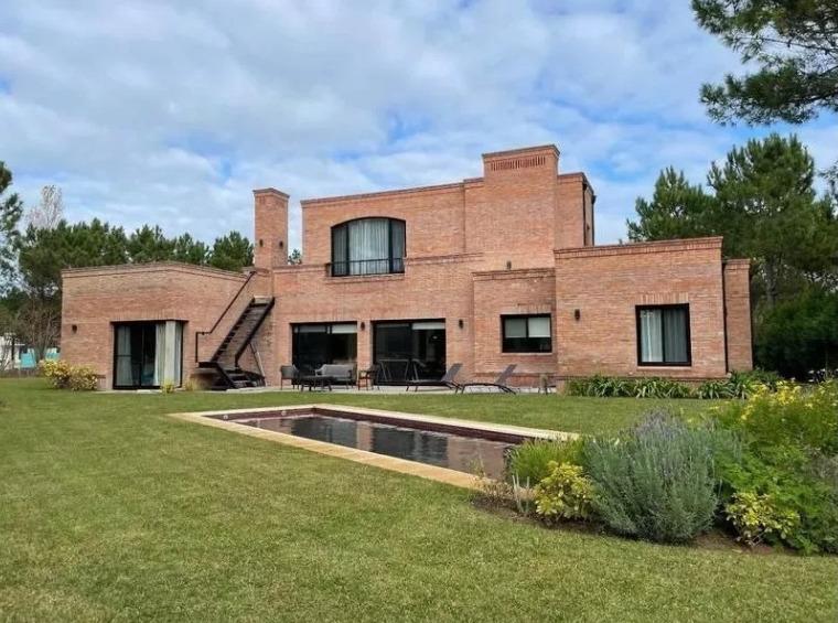 Venta - Casa de 5 ambientes Frente al Polo en La Herradura - Pinamar