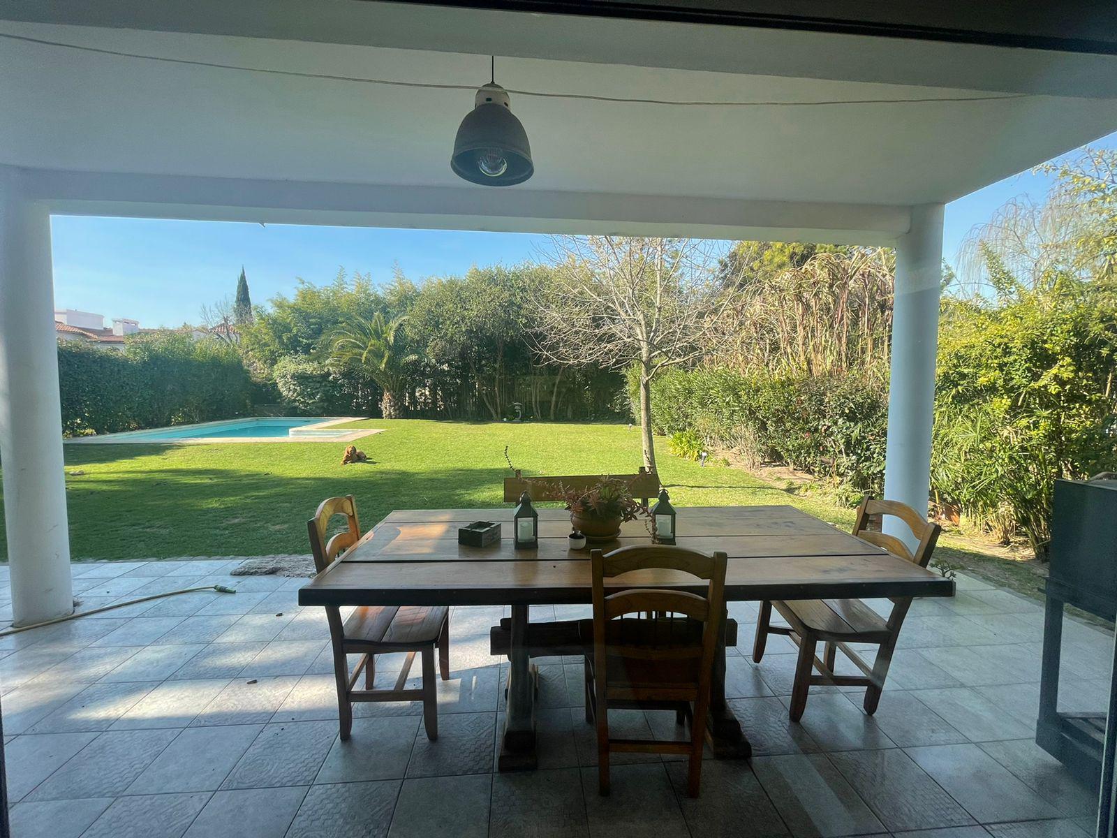 Casa en venta en el Portillo, a 100 metros de Panamericana, muy buen lote con pileta.