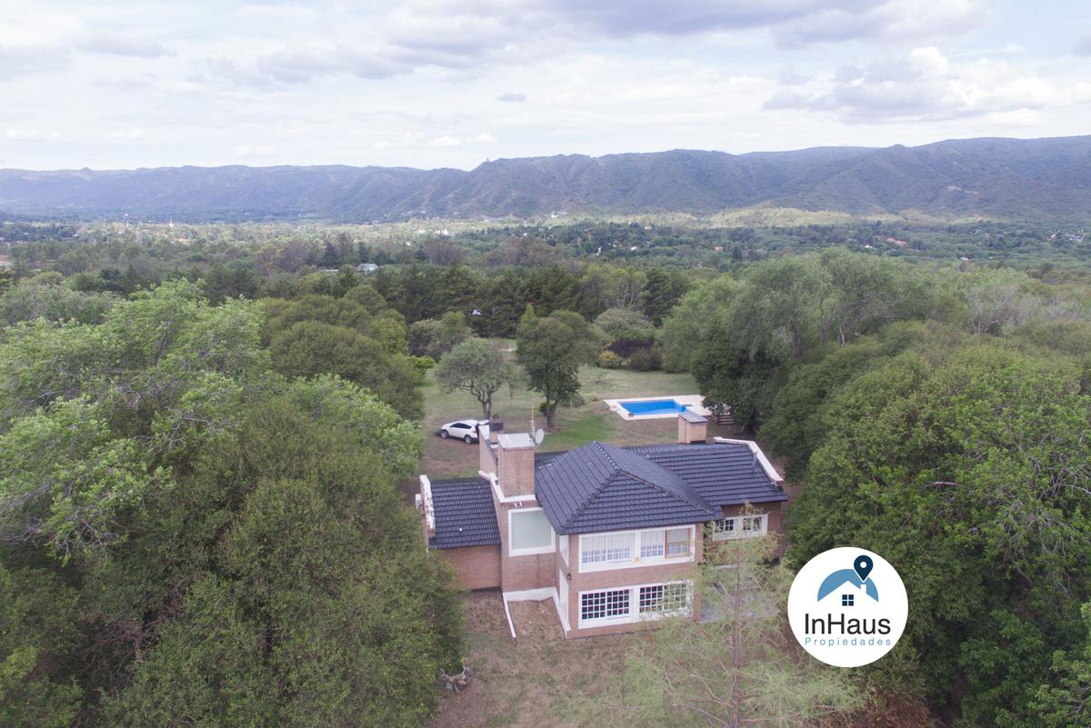 Casa de categoría a pocas cuadras del centro de Villa General Belgrano