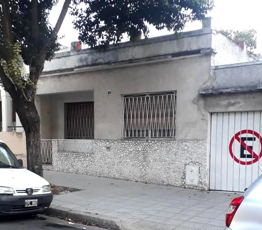 CASA EN VENTA DE 3 AMBIENTES D¿CON GARAGE