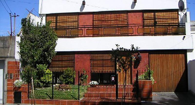 CASA EN VENTA 5 AMBIENTES, 2 PLANTAS- QUILMES