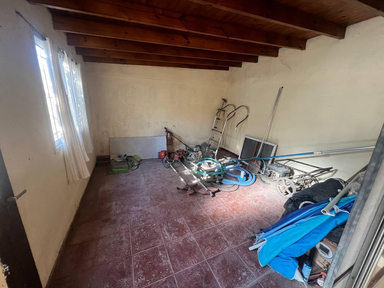 Venta de casa en  Bartolomé Bavio, 1 dormitorio - pileta- quincho - jardín