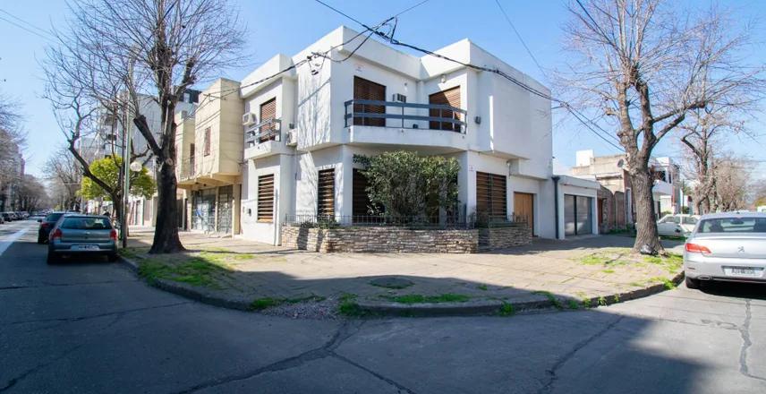 Casa en  venta/alquiler en La Plata