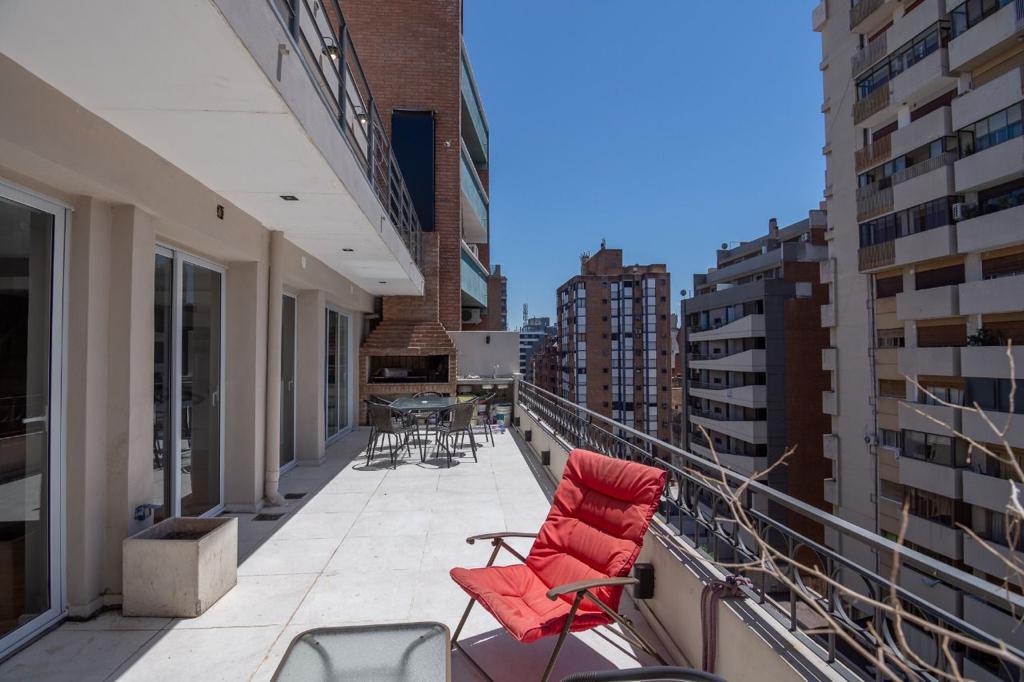 EXCLUSIVO ALQUILER Y VENTA - DPTO TIPOLOGIA TRIPLEX - AMOBLADO - 4 DORMITORIOS - NVA. CORDOBA