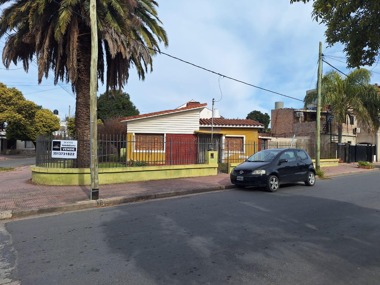 VENTA de casa esquina  en Maipu 1era sección