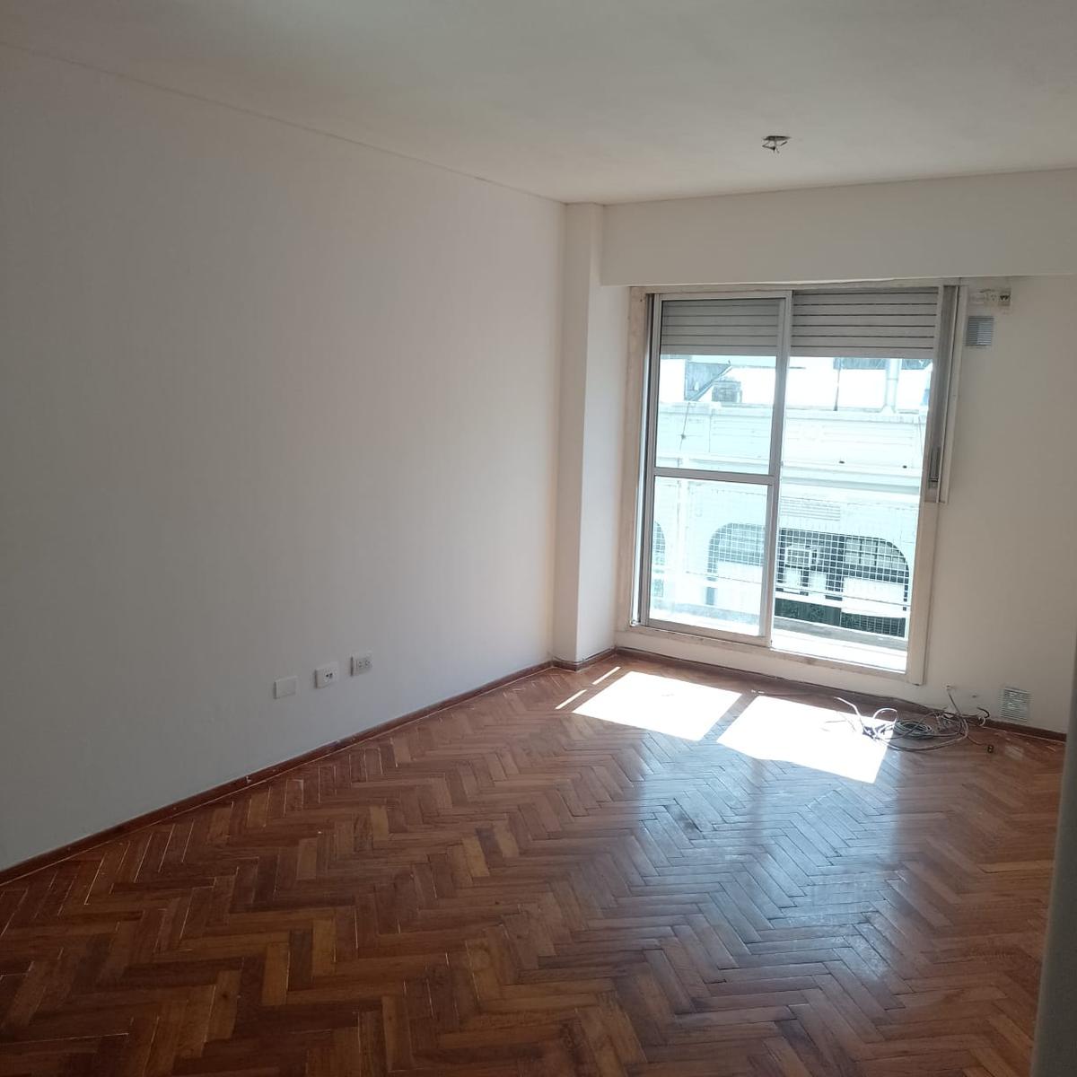 HERMOSO DPTO en VENTA!! con balcón al frente(vista al palacio fuentes)!!