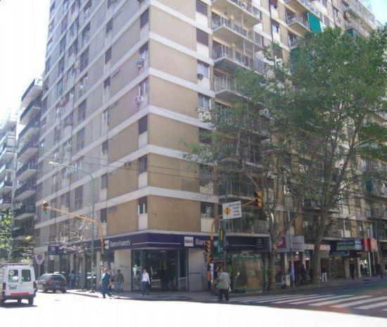 Recoleta: Santa Fe y Anchorena Cochera  en  Edificio de departamentos