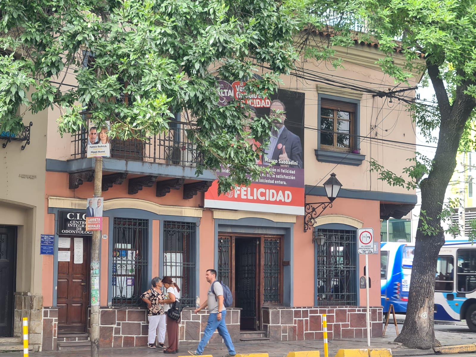 Casa en  avenida belgrano a cuadras plaza 9 de julio