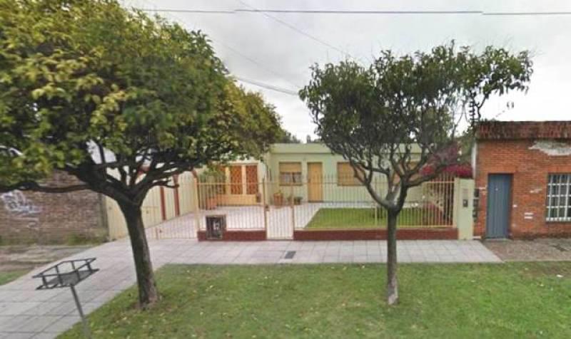 VENTA CASA 4AMB SOBRE AMPLIO LOTE * B. ASTRADA 2900 * LANÚS ESTE