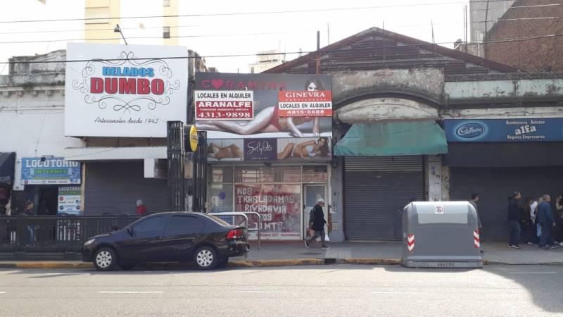 Local en Alquiler a estrenar. Sup: 14.40 x 25 m. Estacion de Subte Castro Barros en la puerta