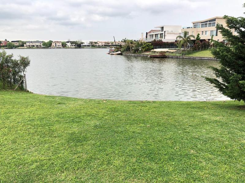 LOTE AL LAGO· 974,62m² - Barrio Cabos del Lago - Nordelta