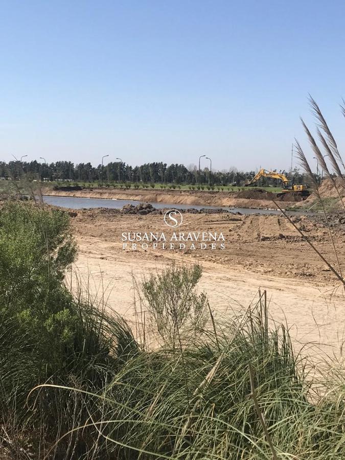 Lote al Agua en Los Puentes de 1043 m2