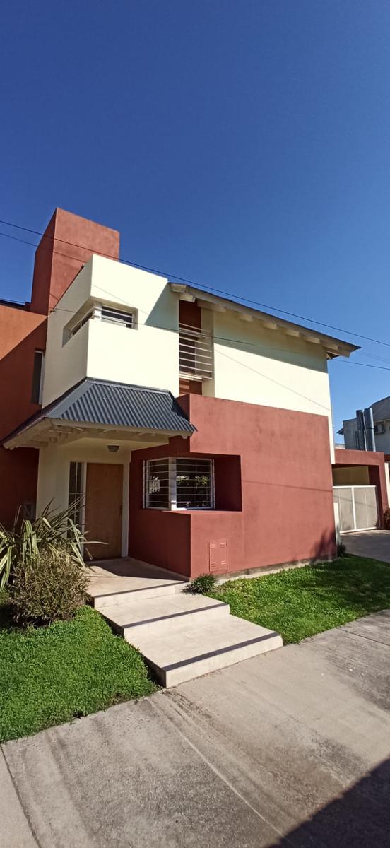 DUPLEX 3 DORM CON PATIO - B° GRANJA DE FUNES!!!