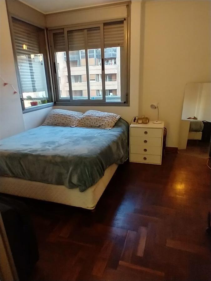 Venta departamento. 2 dorm. 1 baño. antebaño. Cocina separada. Balcón al frente.