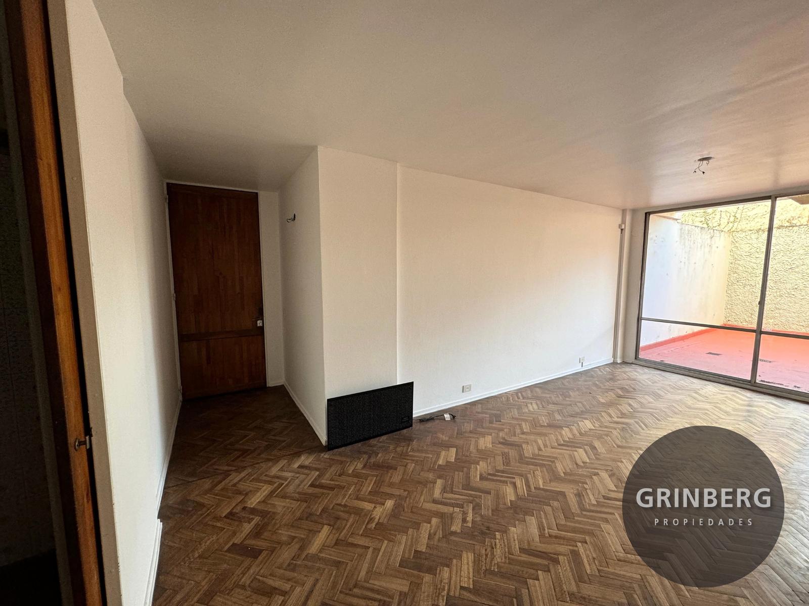 Venta Departamento 3 Amb en Olivos con Patio y Cochera