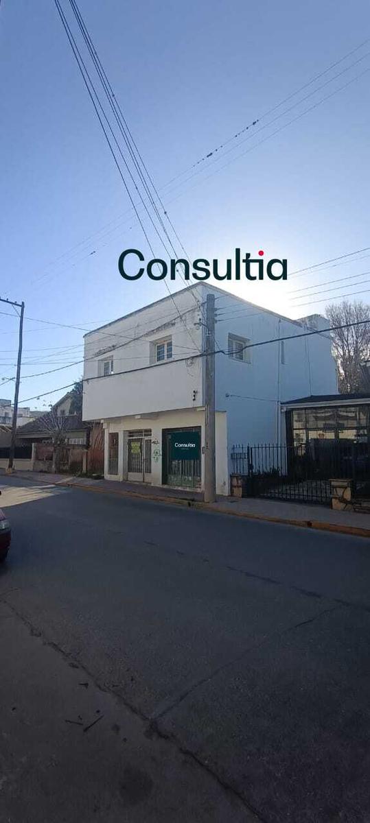 CASA CÉNTRICA EN RÍO CEBALLOS. FRENTE A LA TERMINAL  , GRAN TERRENO CON LOCALES  COMERCIALES