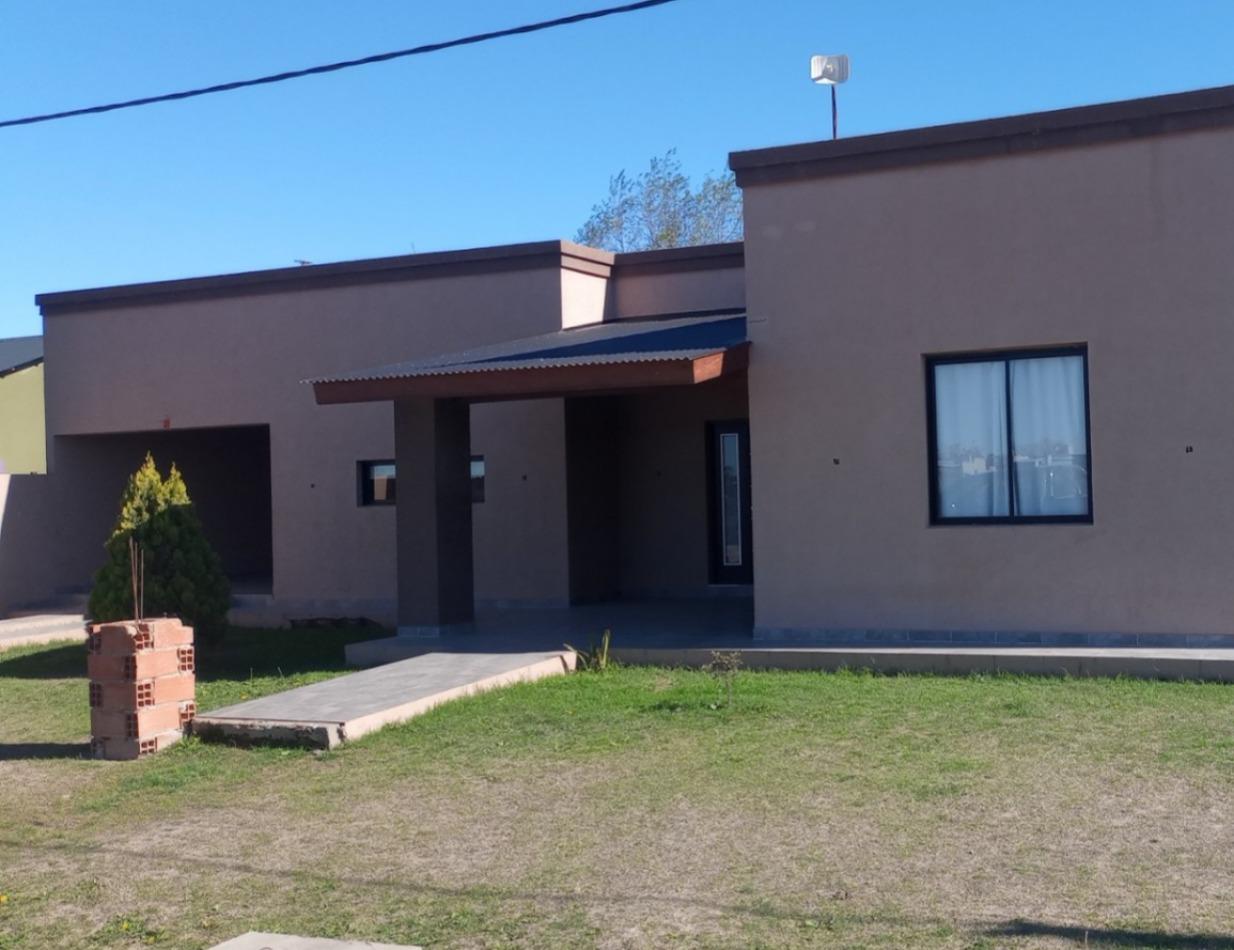 Casa en venta - 3 Dormitorios 2 Baños - Cochera - 1.155Mts2 - Carmen de Areco