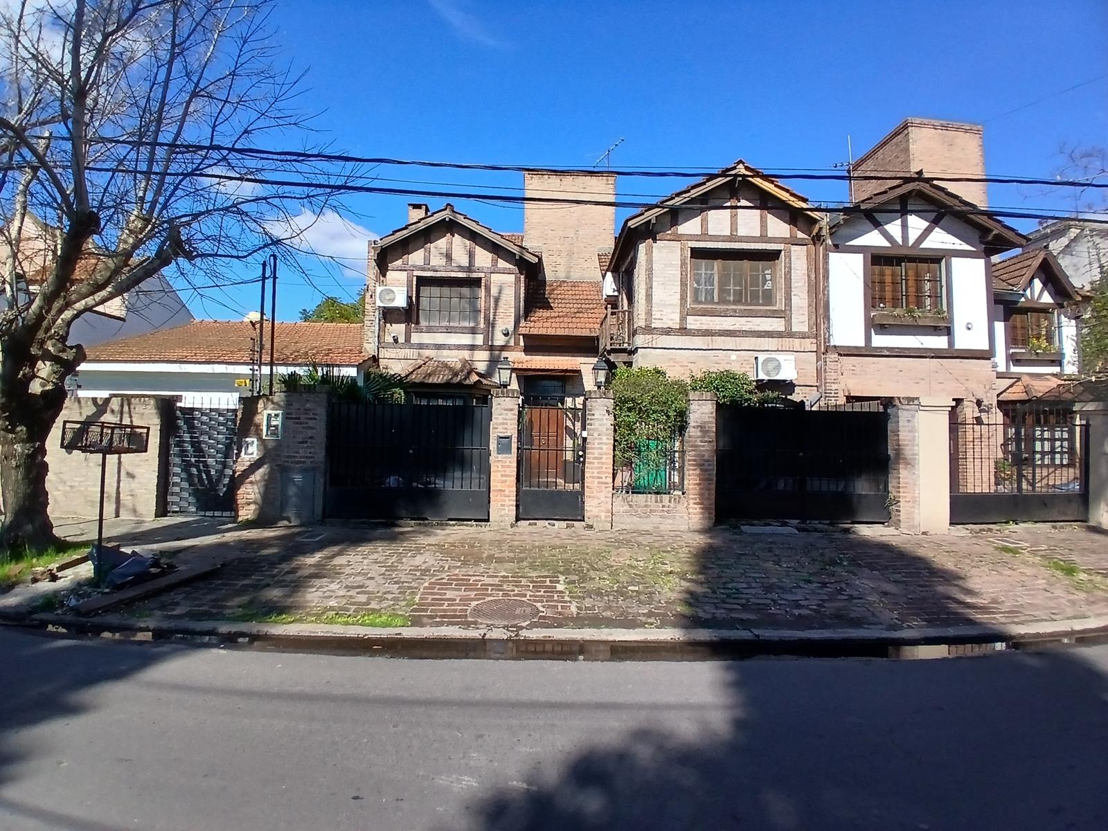 Casa en  alquiler, en la horqueta, jardin y pileta