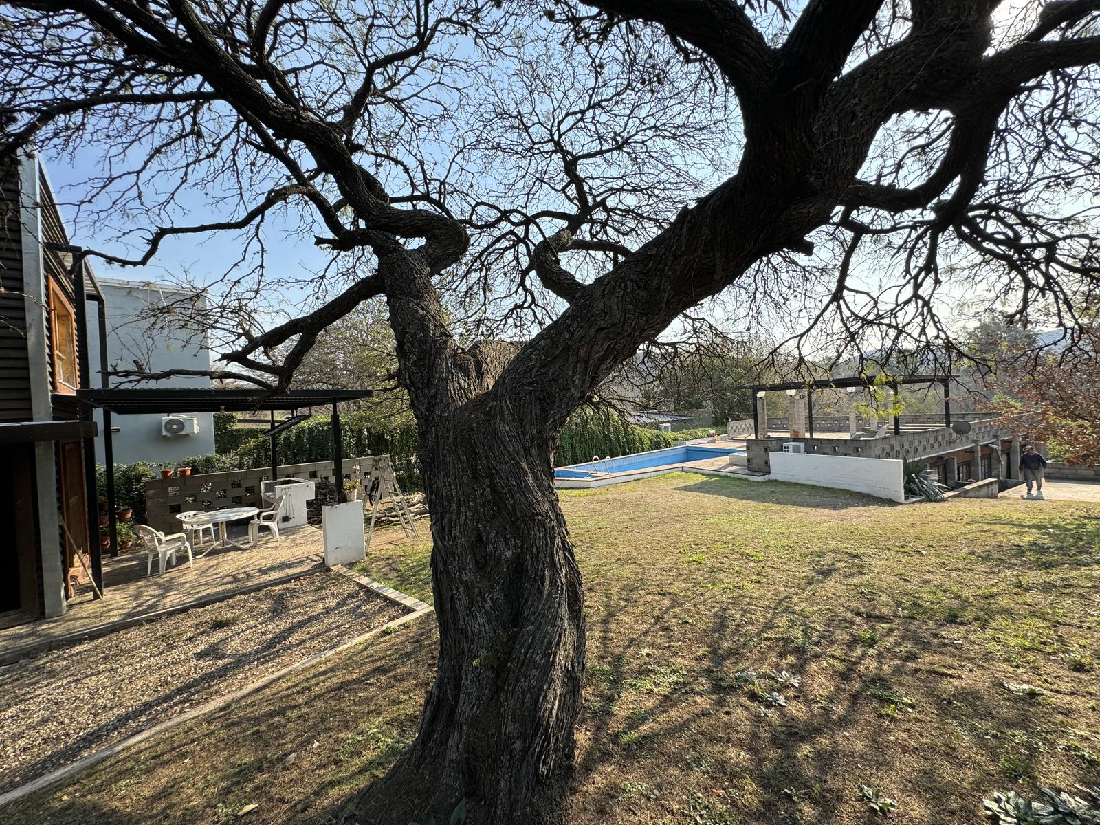 Complejo con bajada al rio en un lugar único de Villa los Aromos