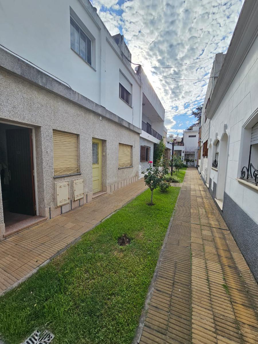 ¡¡Casa de pasillo en venta!! Excelente ubicación, Dorrego al 200, a metros de Oroño y el Rio!!