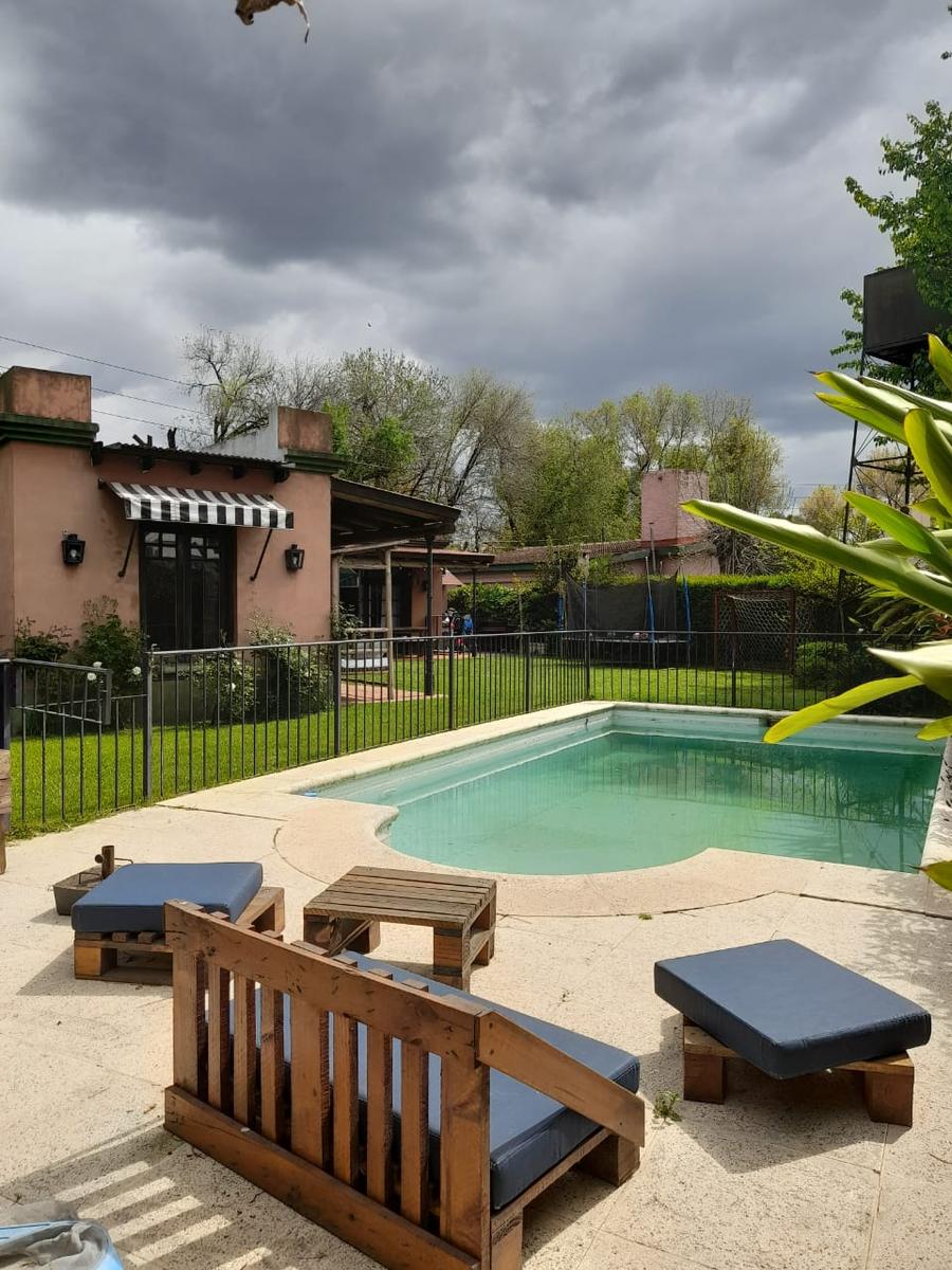 Casa con jardin y pileta, en alquiler temporario, Los Nogales, Villa de Mayo