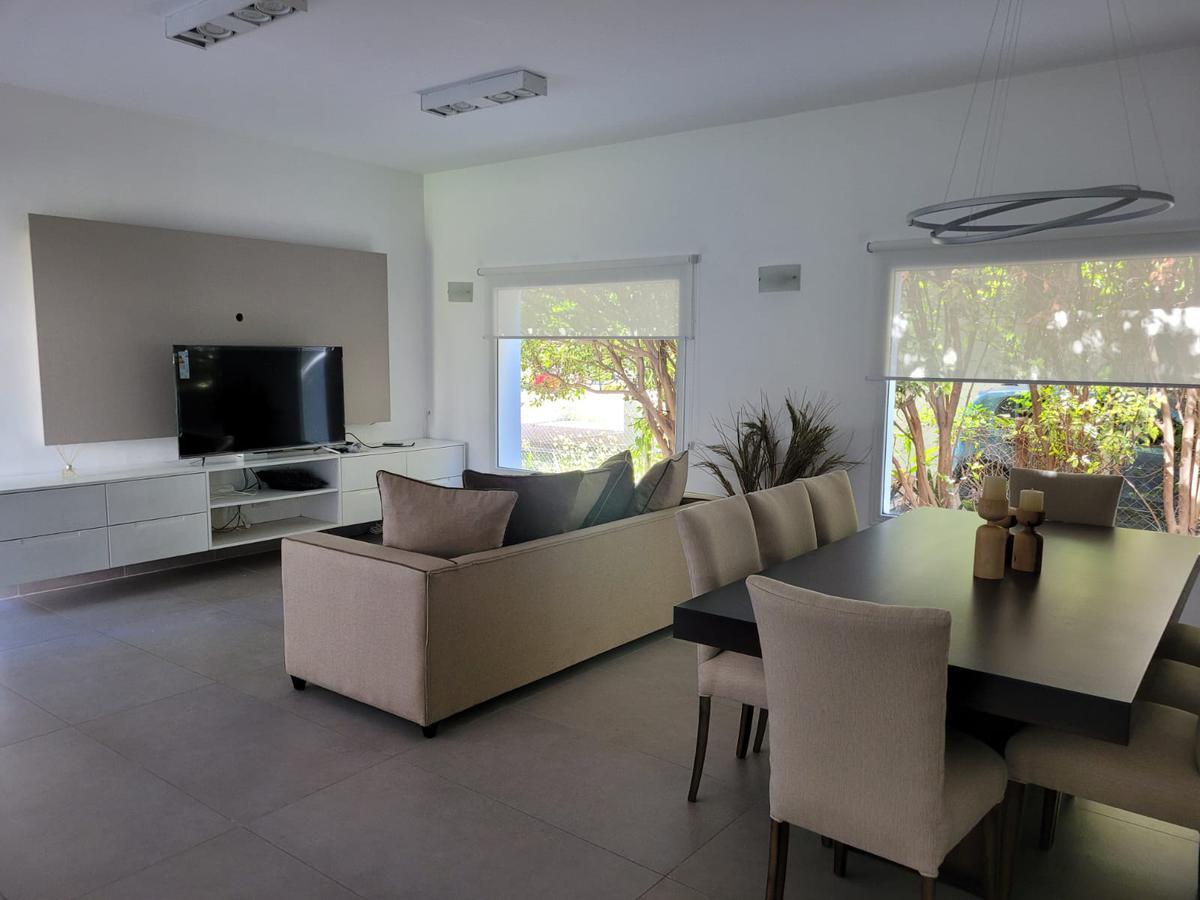 Casa en VENTA en Jockey Club