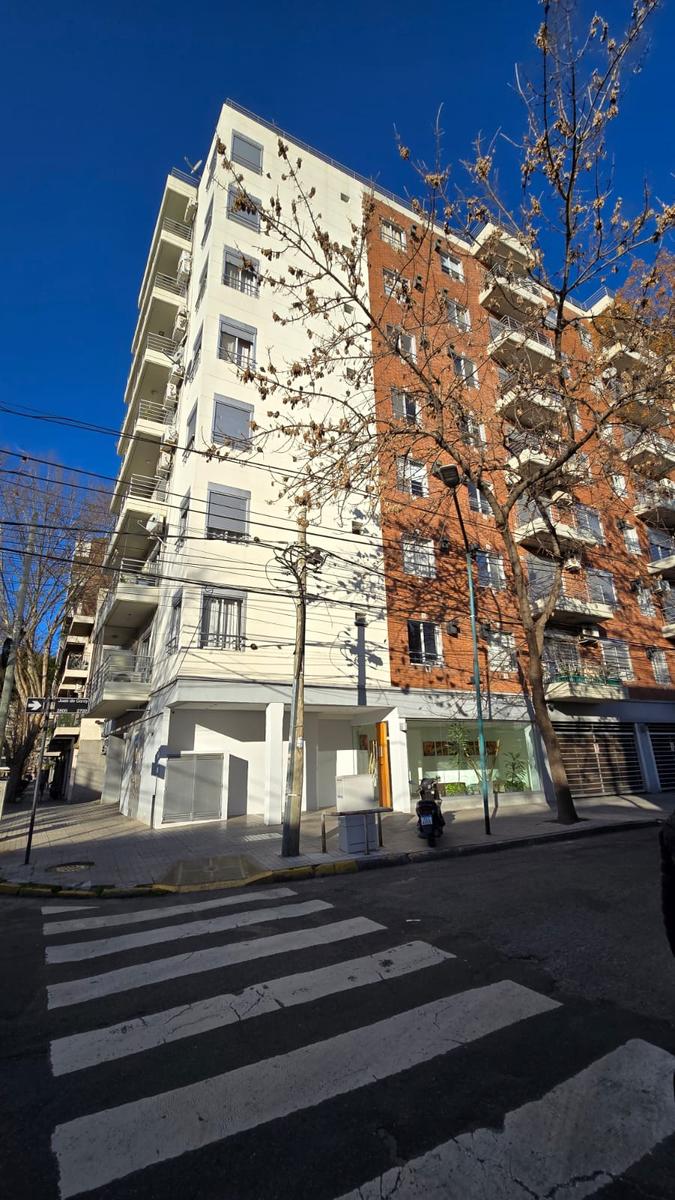 COCHERA CUBIERTA A 1 CUADRA DE AVENIDA MAIPU EN VENTA. OLIVOS