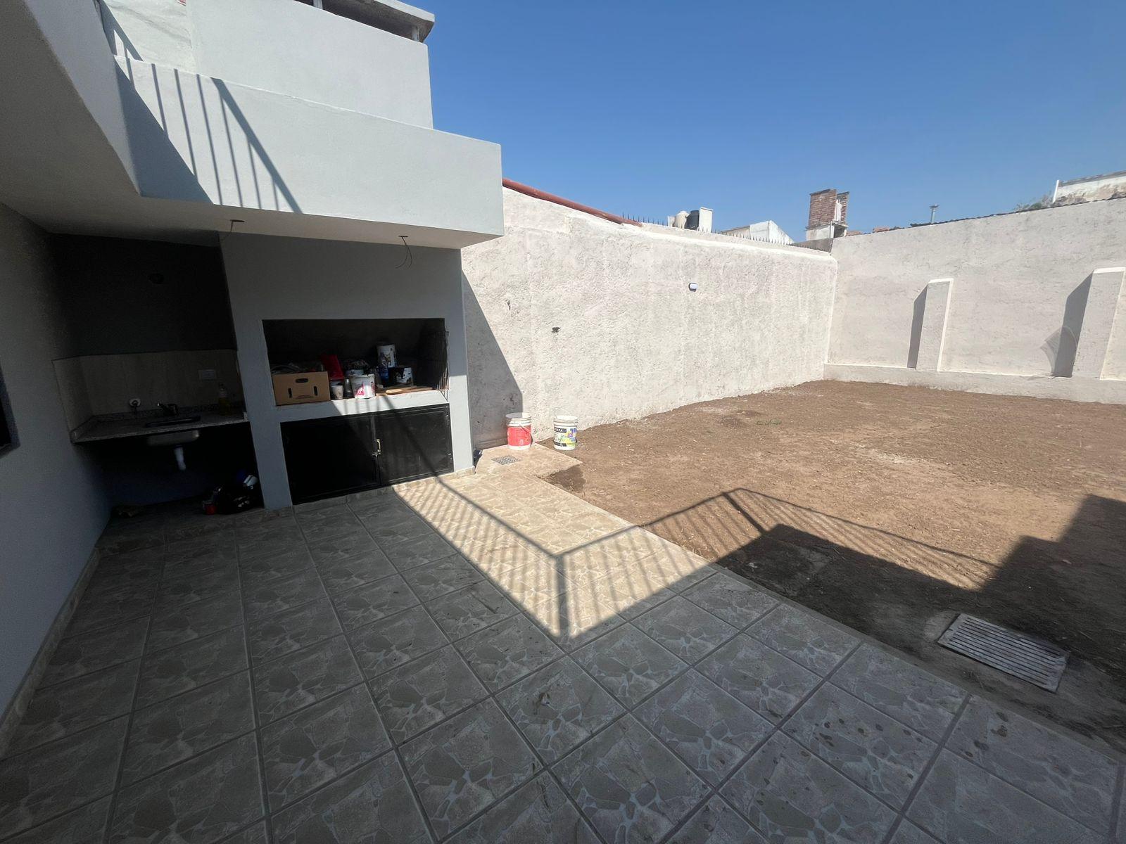 Casa en Venta en Parque Horizonte.  4 dormitorios, cochera y jardin