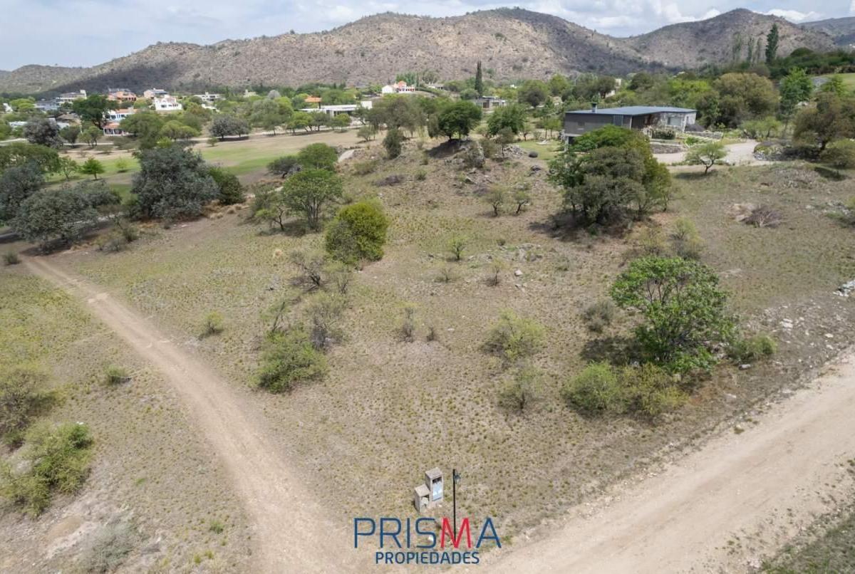 Lote en venta 2330 m2 FONDO GOLF -  Potrerrillo de Larreta