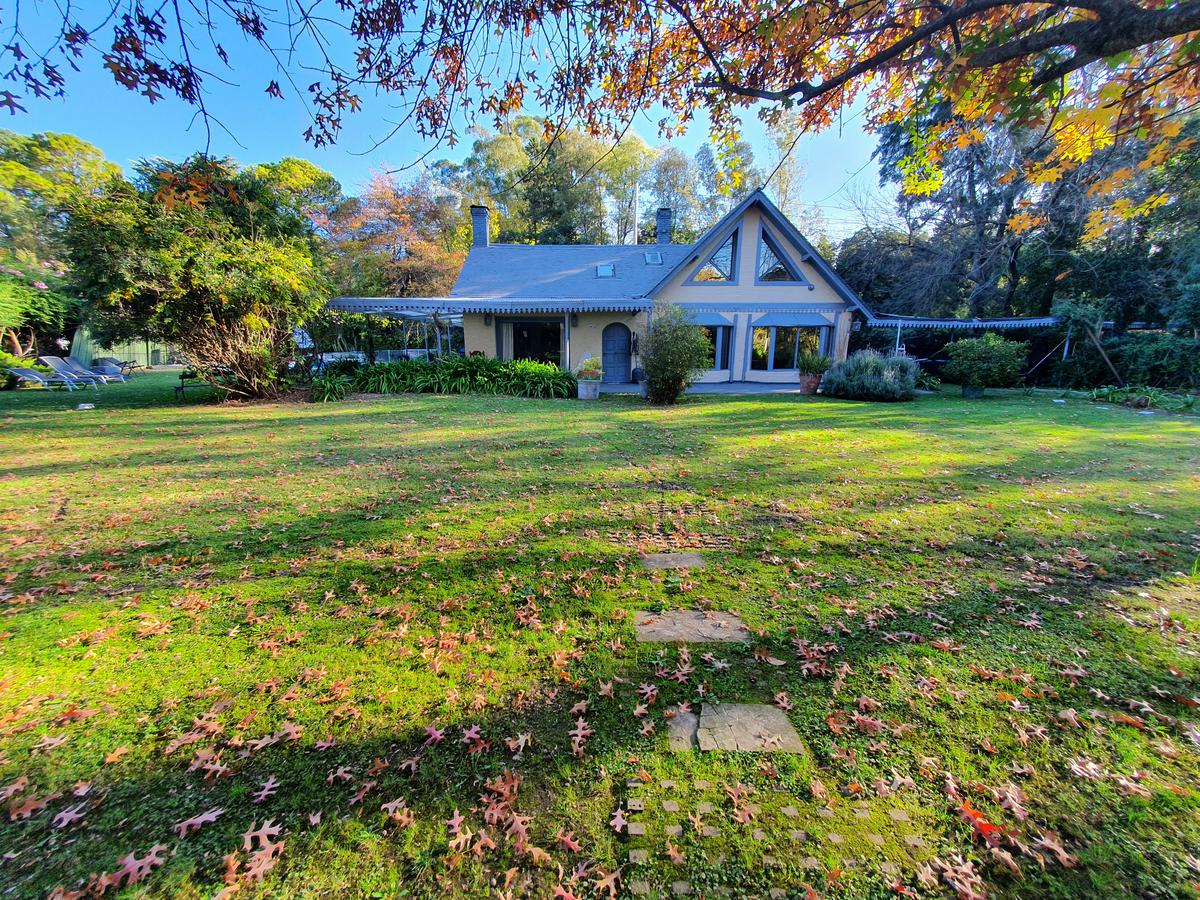 Casa en Martindale C.C. 3 dormitorios, amplio parque de 1900m2