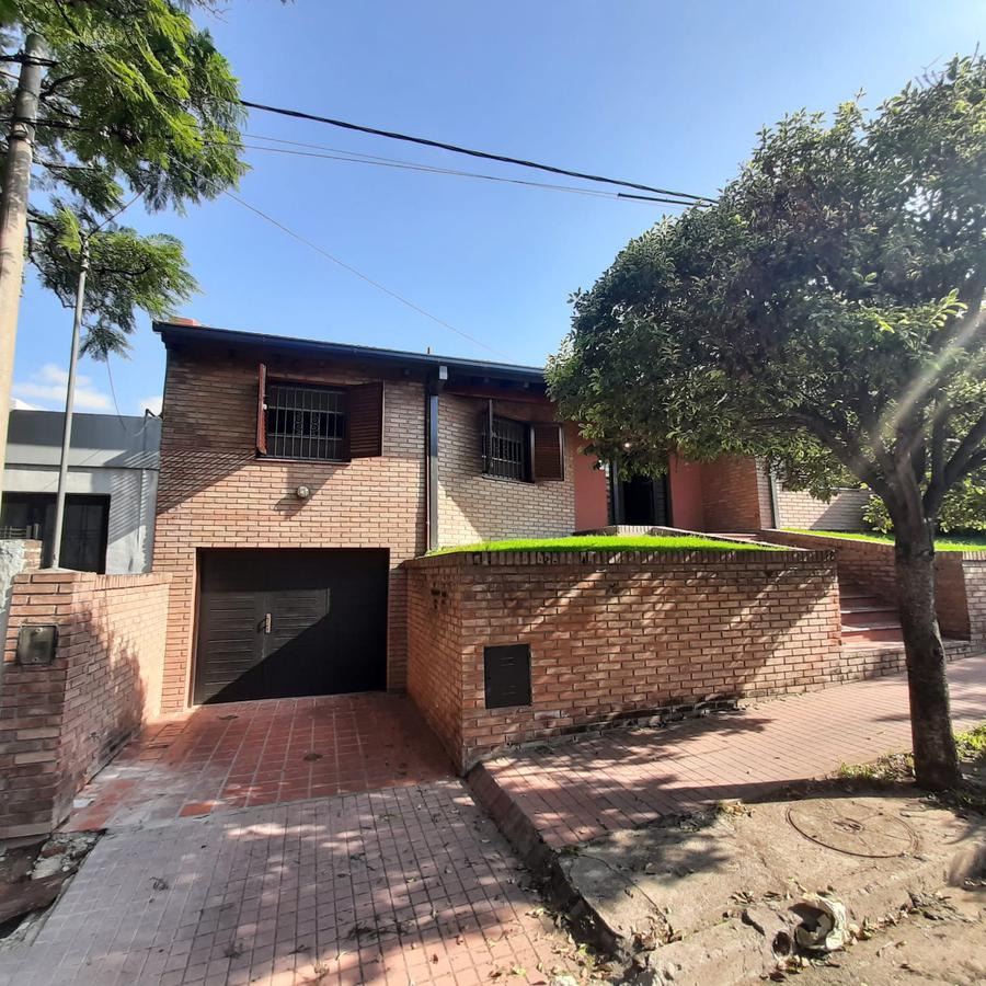 Venta Casa - 3 Dormitorios - B° Parque Velez Sarsfield - APTO CREDITO BANCOR