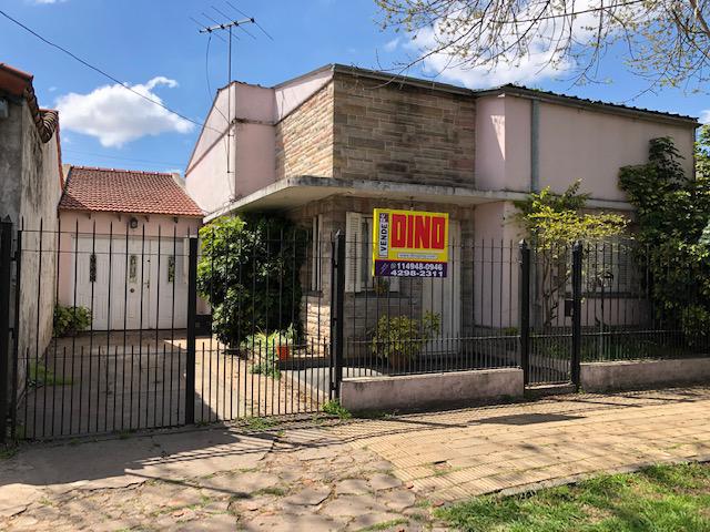 Casa - APTA CREDITO -Llavallol con departamento - Vende - Gabriel Suarez - Luzuriaga 183 - cochera 3 autos