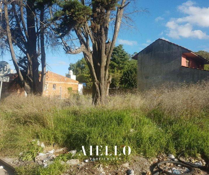 Lote en venta. 230 mt2. Sobre asfalto. Barrio Aeroparque.