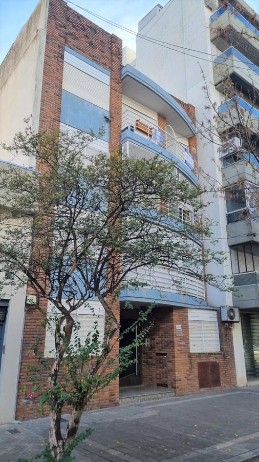 DEPARTAMENTO DE UN DORMITORIO ESCALERA BARRIO ABASTO SEXTA ROSARIO