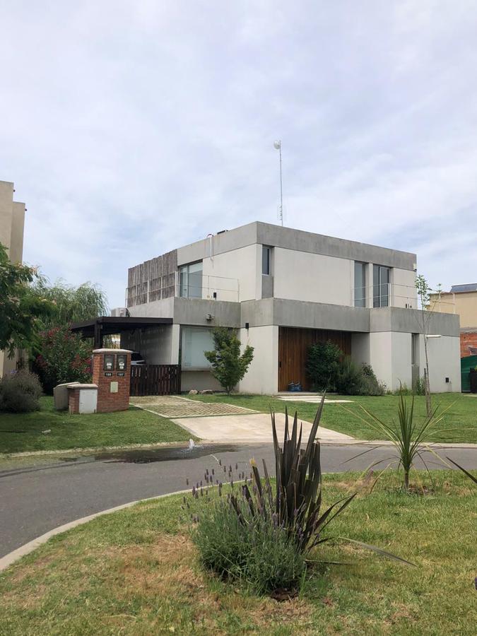 Única e Increíble Casa a la Venta en Barrio San Alfonso Pilar del Este