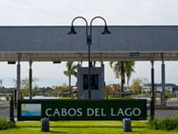 Lote al agua en CABOS DEL LAGO