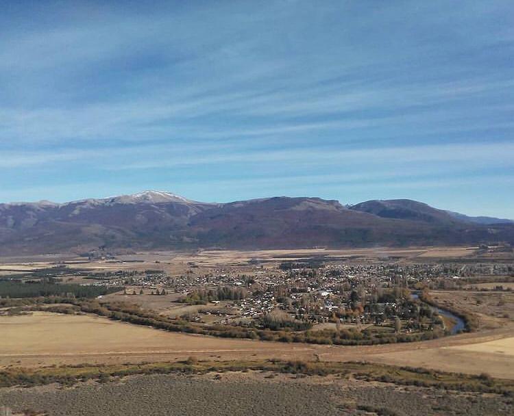 El Maitén - Excelente vista al co. Azul.