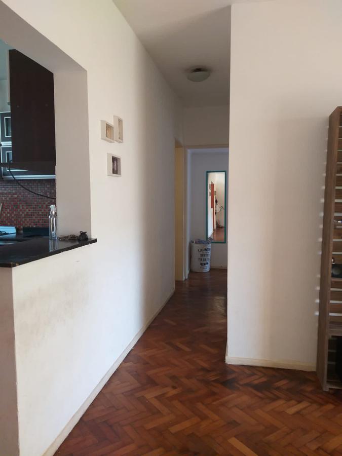 Depto 3 amb RECICLADO - VENTA -  balcón con cerramiento. Barrio Kennedy. Versalles. CABA