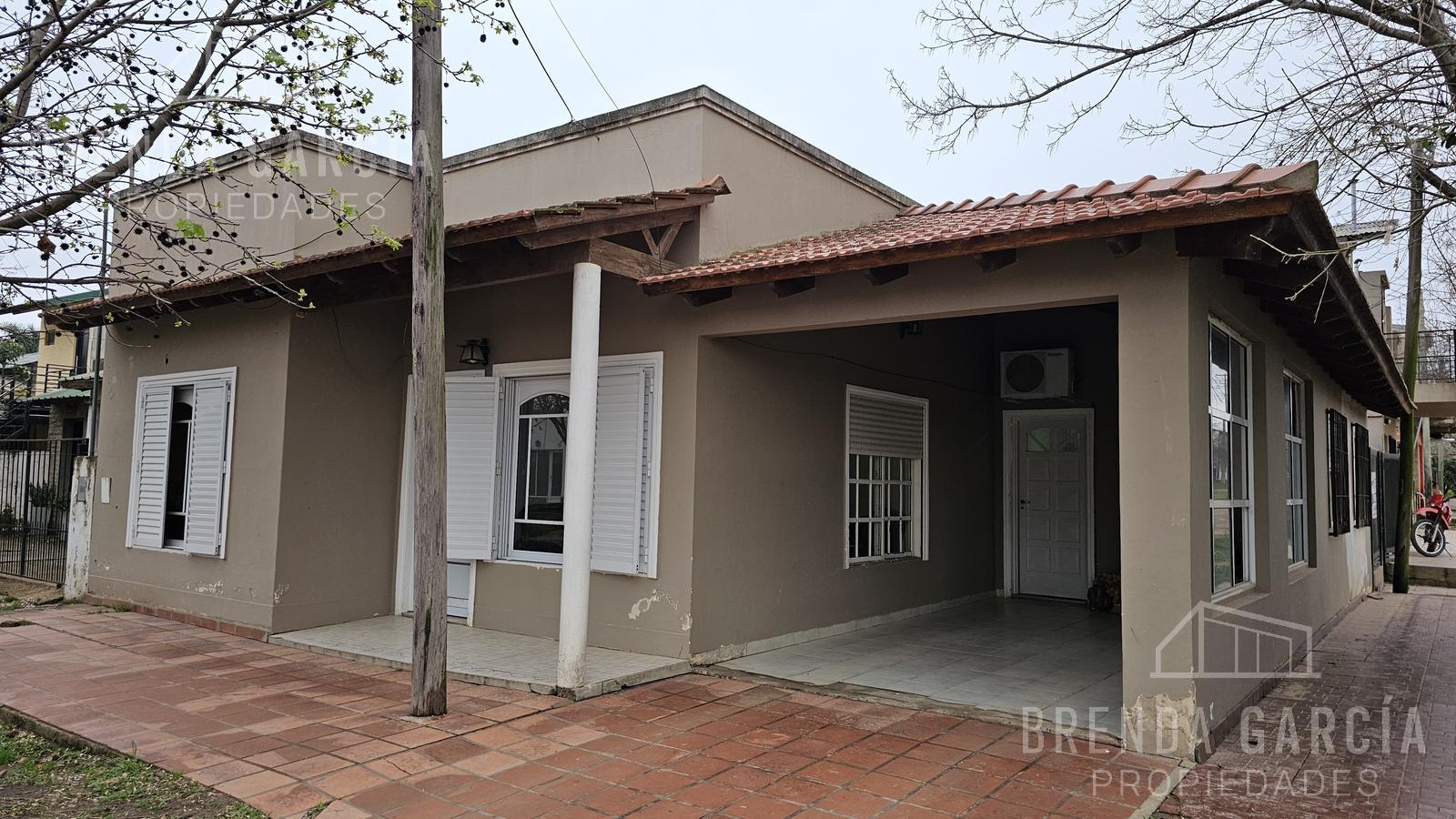 Casa + 2 Departamentos En Venta En Colon Entre Rios.