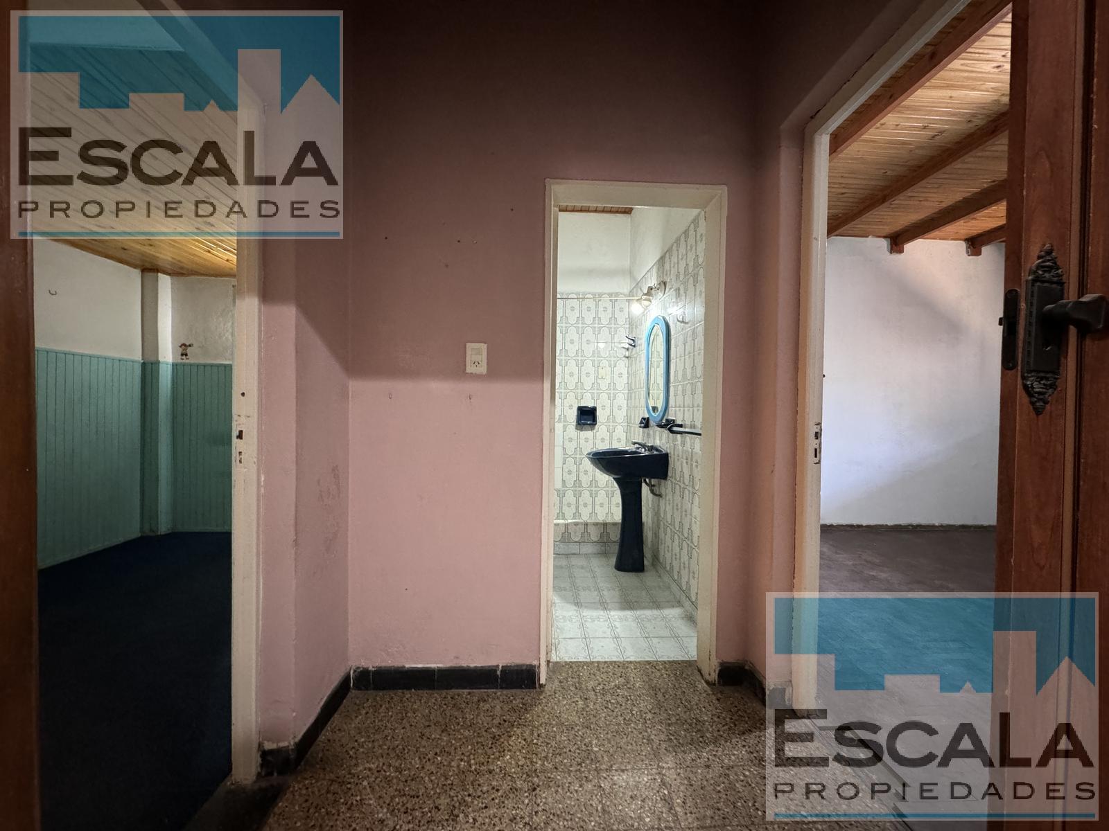 CASA INTERNA DE PASILLO DE DOS DORM CON PATIO EN ALQUILER